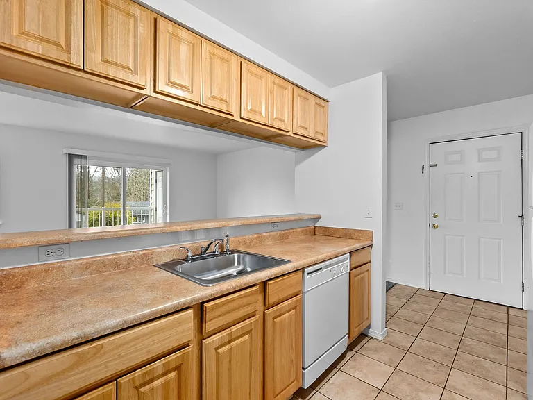Vessey Park Apartments — Photo 21