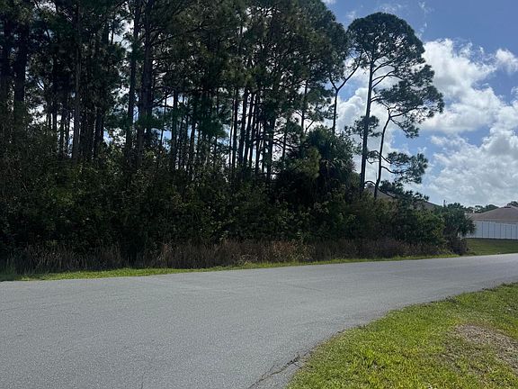 3rd image of 2901 Toulon Rd SE