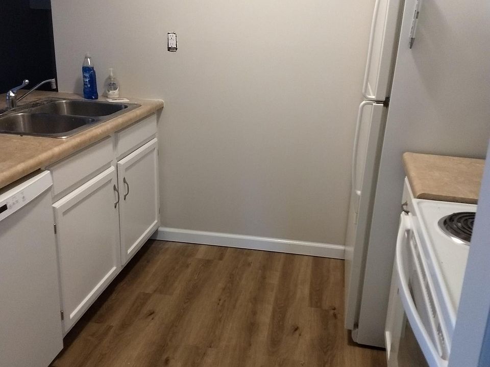 2nd image of 209 Woodbine Dr #1