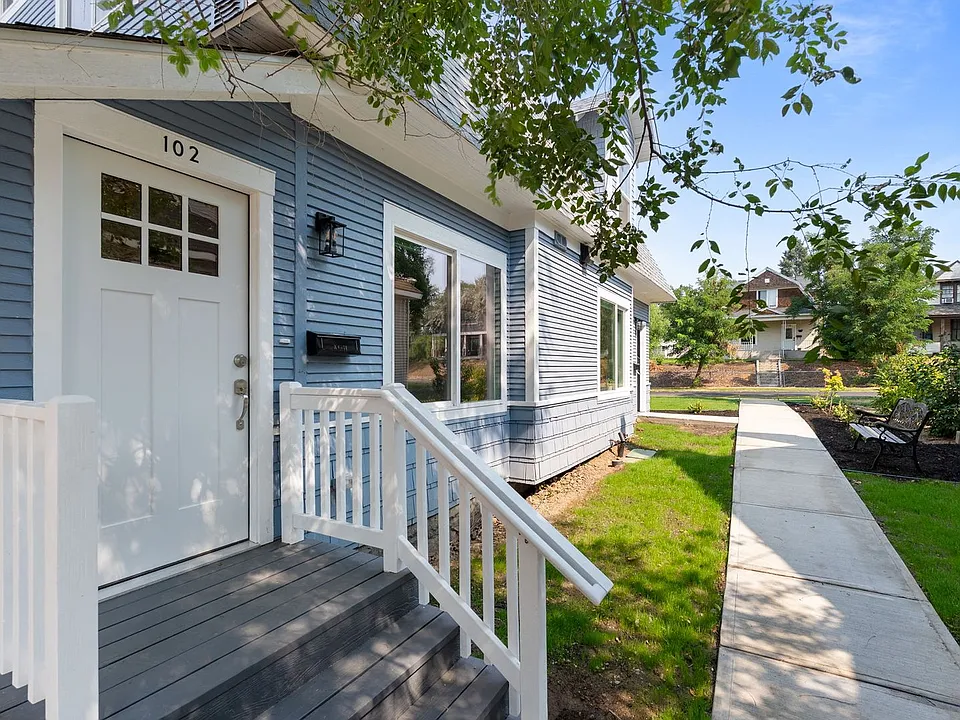 717 W Spofford Ave