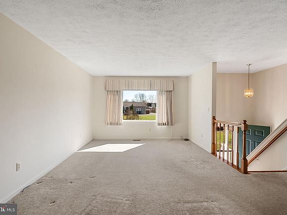 3rd image of 6730 Forbes Pl W
