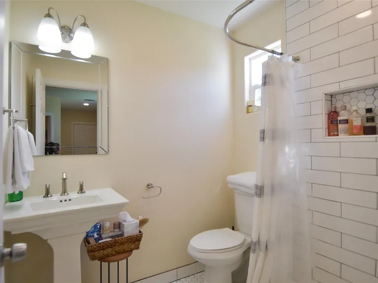 219 W 30th St #1A — Photo 20