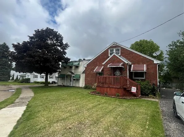 1420 Maple Leaf Dr, Erie, PA 16508