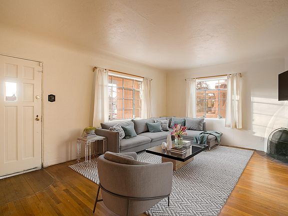 4th image of 526 Hermosa Dr NE