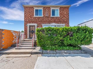 11425 Conant St, Hamtramck, MI 48212