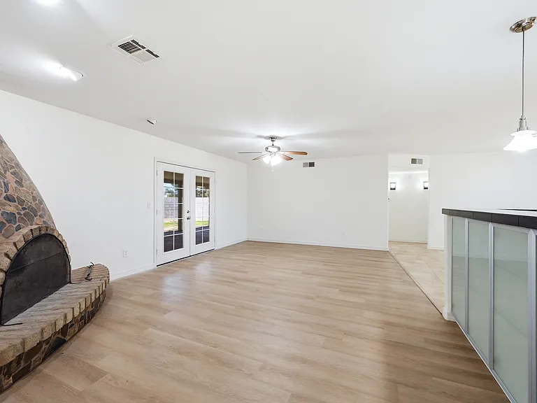 3902 W Surrey Ave — Photo 6