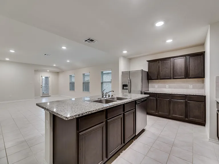 1302 Meadow Creek Dr — Photo 9