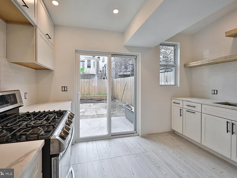 1308 E Oxford St — Photo 11
