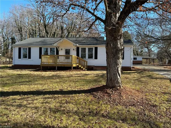 4445 Ogburn Ave, Winston Salem, NC 27105