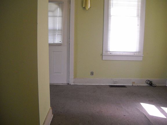4th image of 387 Jackson Ave