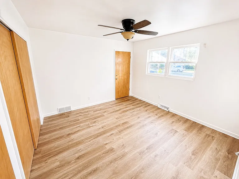 435 W 10th St #1 — Photo 5