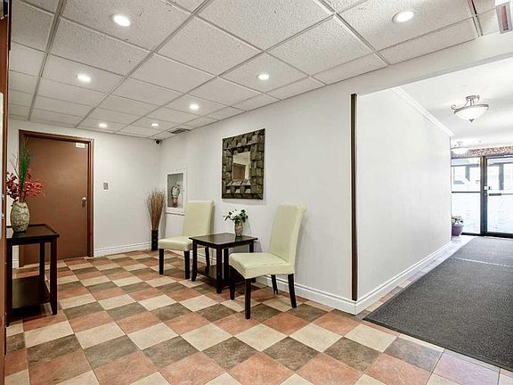 3rd image of 523 W 15th Ave SW #301