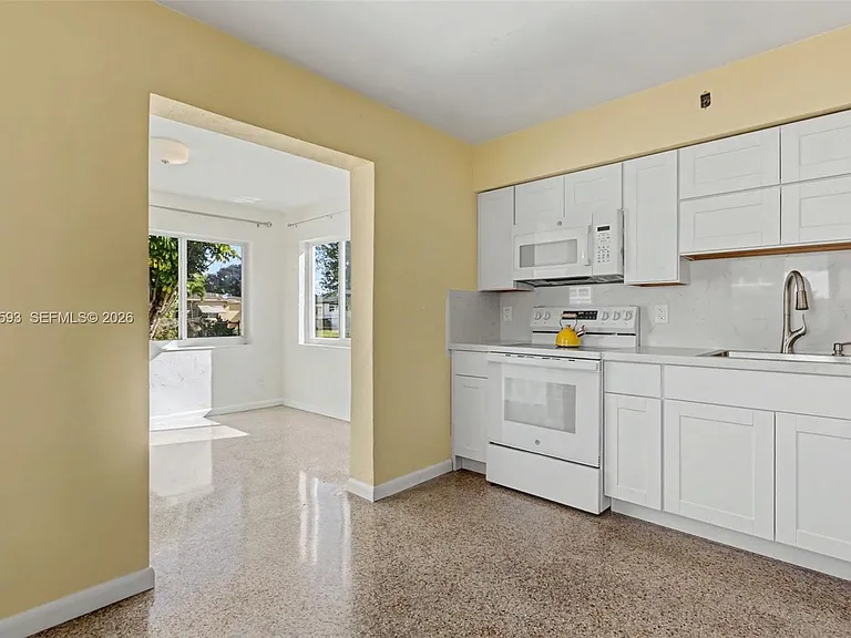 616 NW 3rd Ct — Photo 10