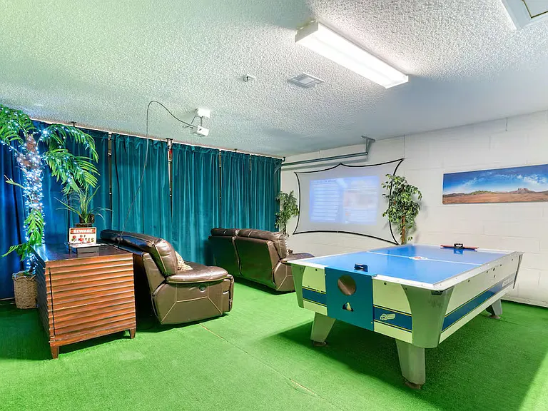1095 Seasons Blvd — Photo 33