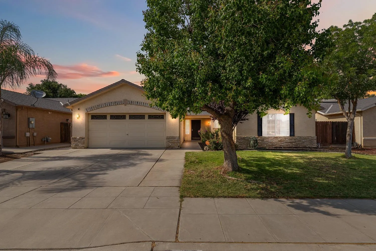 5668 W Lamona Ave photo 1