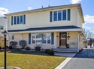 940 S Kent Ave, Elmhurst, IL 60126