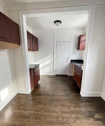 3rd image of 3921 N Pine Grove Ave APT 3W