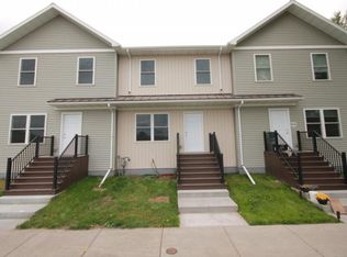 105 N 10th St, Grand Forks, ND 58203