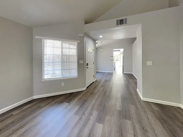 4305 Elk Dr — Photo 3