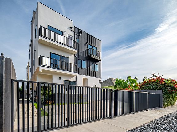 3rd image of 520 N Saint Andrews Pl #3
