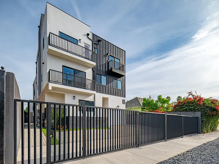 520 N Saint Andrews Pl #3 — Photo 3