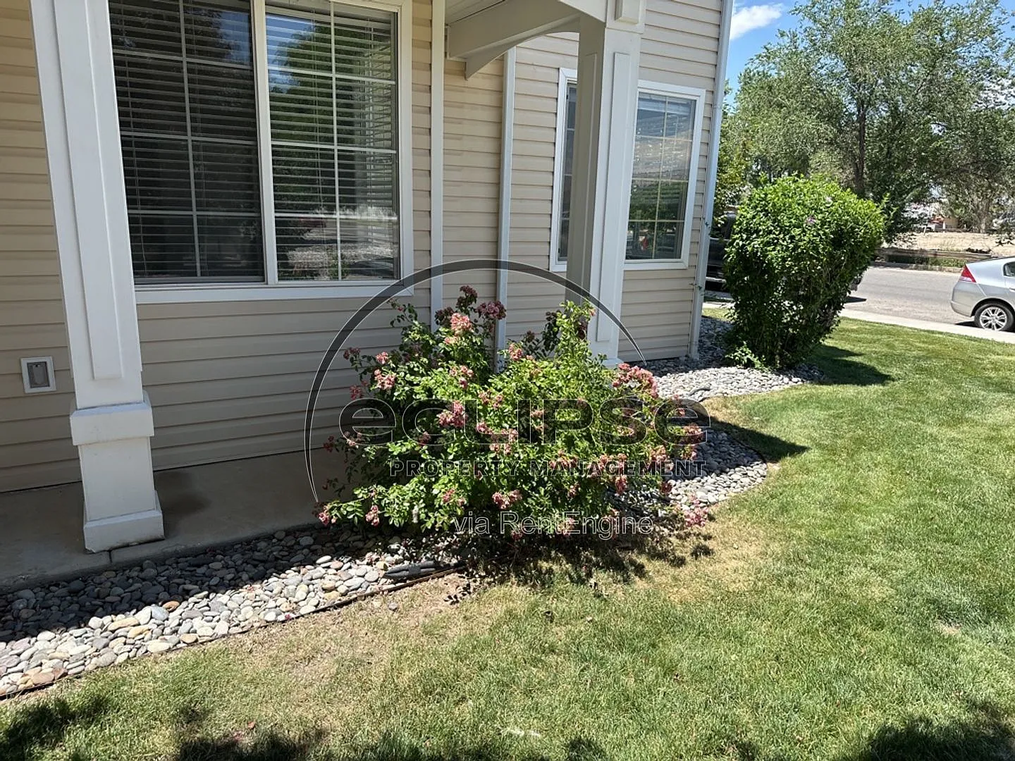 3 bed, 2.0 bath, 1218 sqft, $1,700 — Photo 3