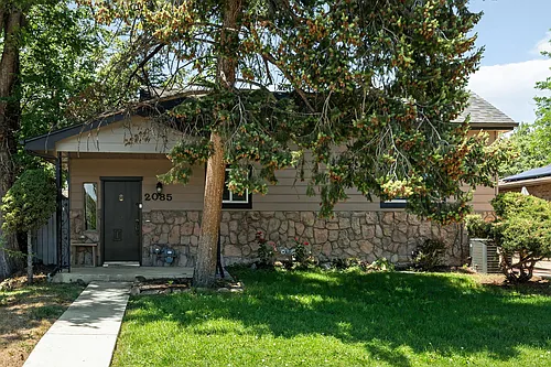 2085 Fenton St Photo 1