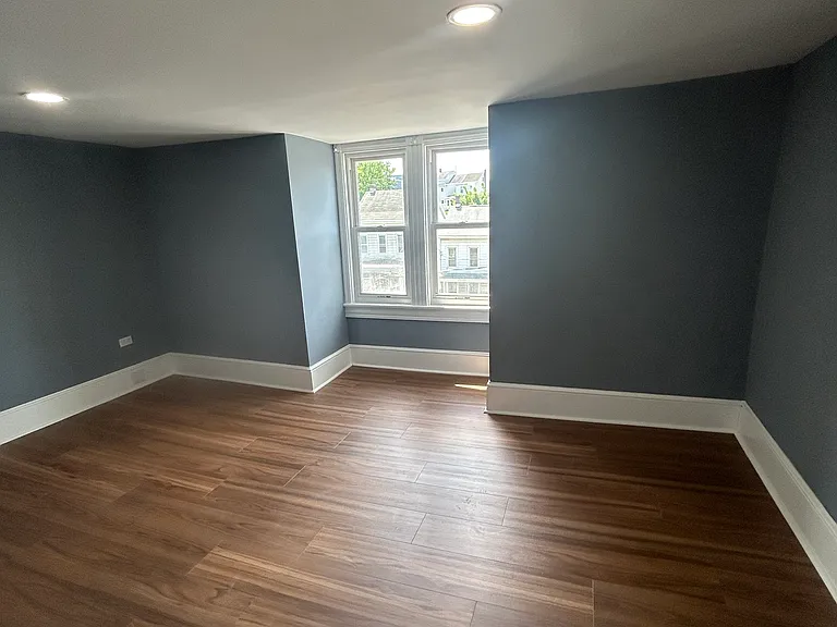 106 Center Ave — Photo 18
