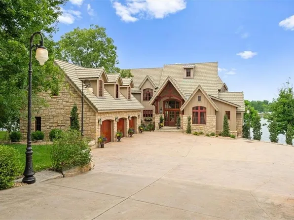 1060 Lake Viking Ter, Altamont, MO 64620
