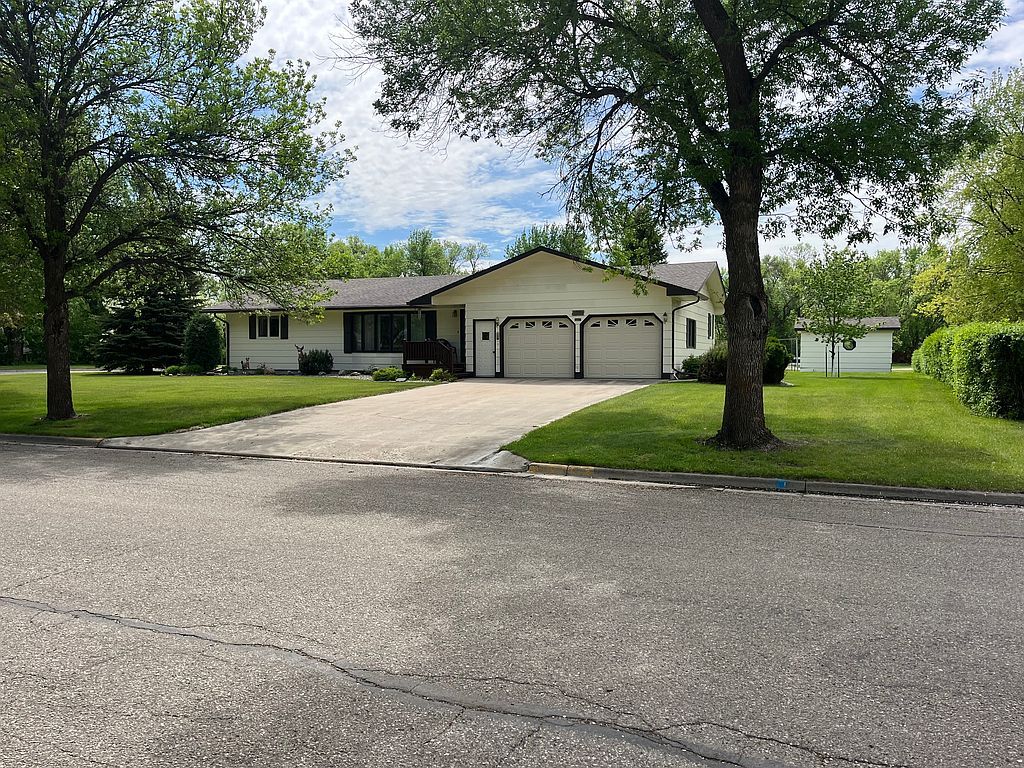 140 Riverside Dr - Property Image