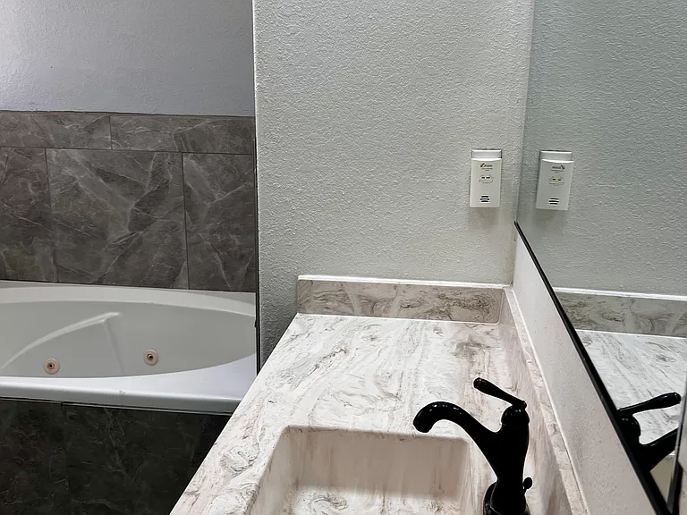 1860 Ash Dr SW — Photo 18