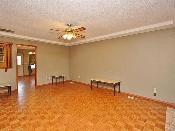 5th image of 10219 Exter Ave