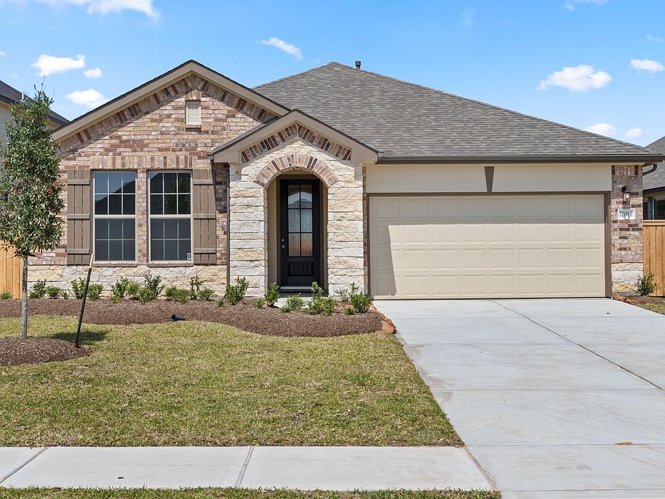 Welcome home to 17015 Plover Rock Trail located in the Balmoral community and zoned to Waller ISD.