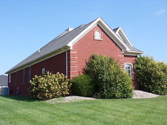 3rd image of 702 Stoneyridge Wynde