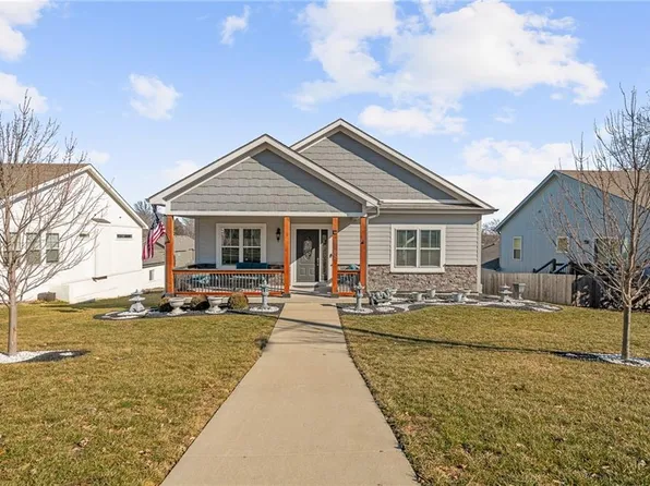 8465 Ottawa St, De Soto, KS 66018