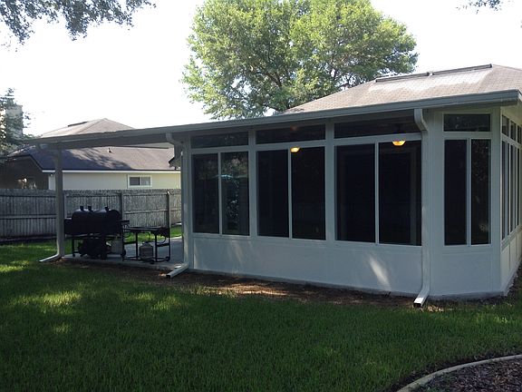 3rd image of 2719 Coachman Lakes Dr