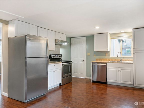 3rd image of 2502 Trenton Avenue NE