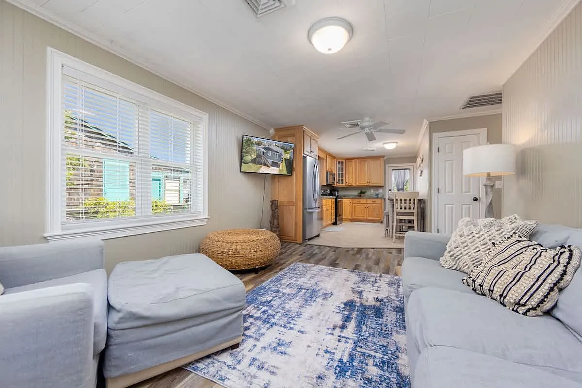 3 bed, 1.5 bath, 900 sqft, $1,900 — Photo 4