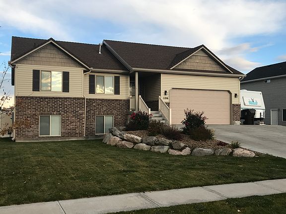 2nd image of 1106 N Moonstone Dr