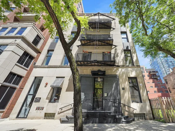 24 W Erie St APT 4B, Chicago, IL 60654