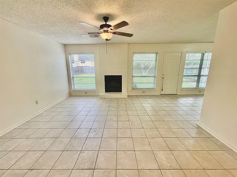 10910 Olivewood Dr — Photo 4