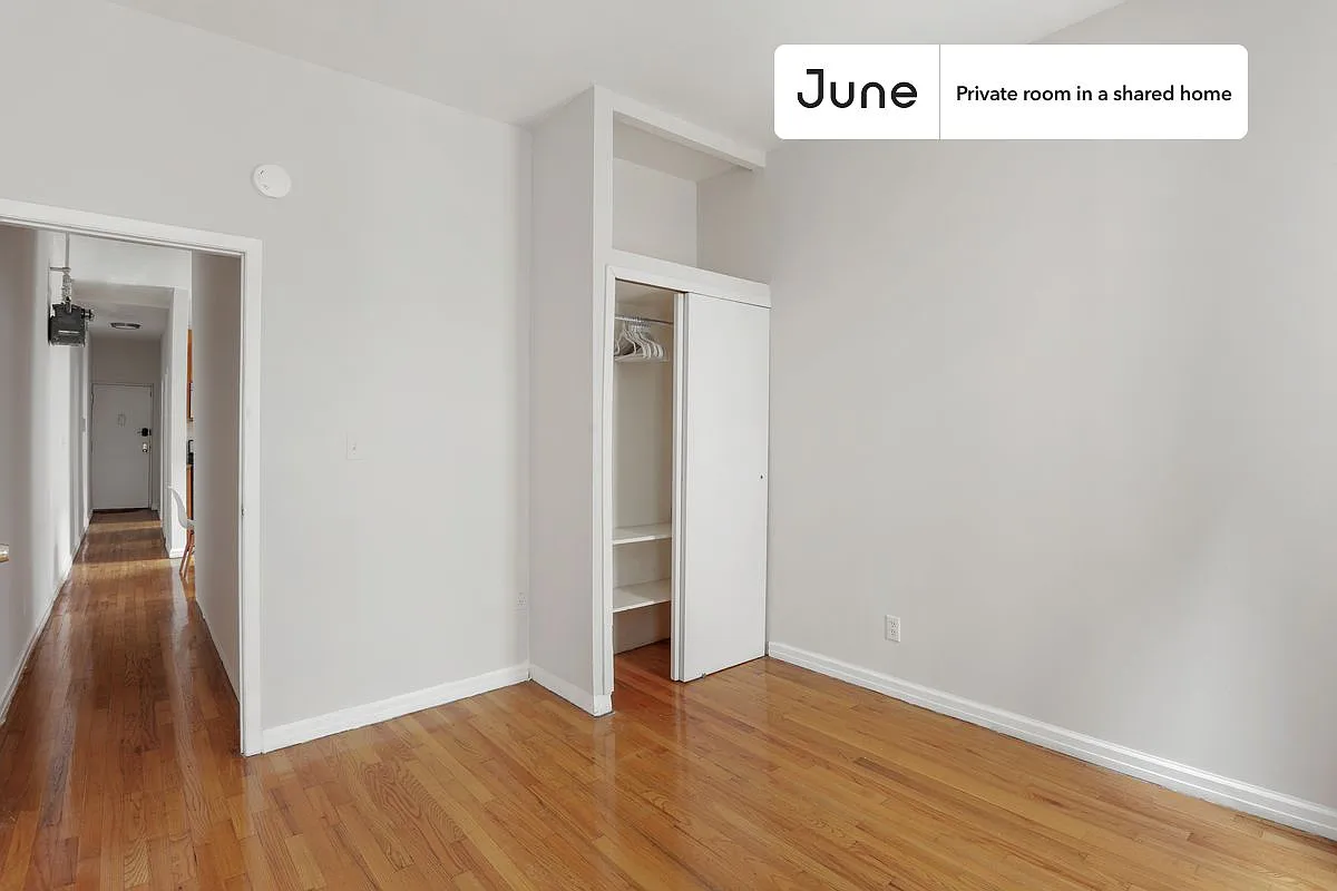 Queen bedroom in 3 bed/1 bath home in Upper West Side #757 C — Photo 2