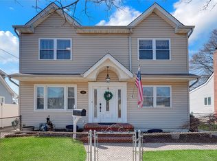 1105 N Broadway, Massapequa, NY 11758