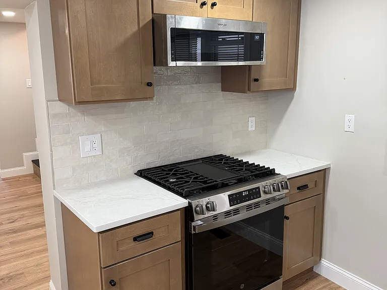 220 W 2nd St — Photo 19
