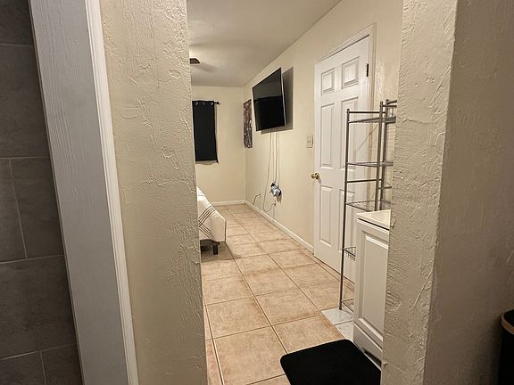 4th image of 1049 Sutor Rd