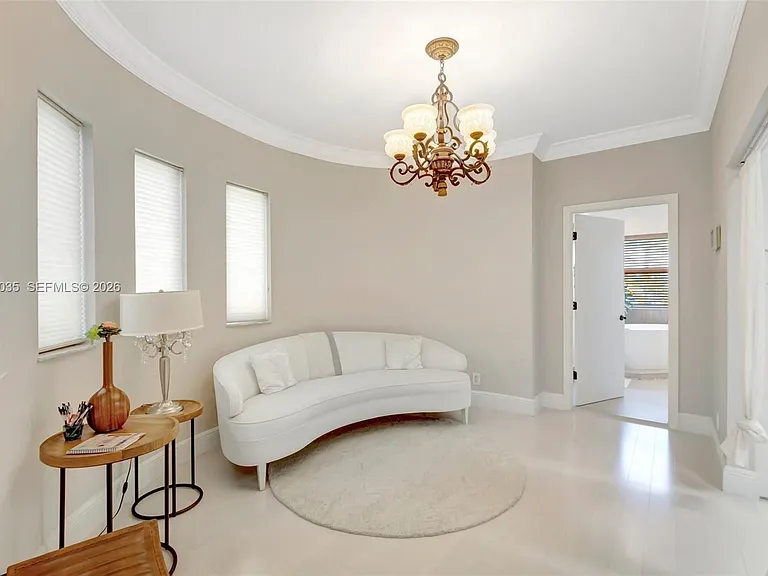 375 SW 16th St #1 — Photo 5