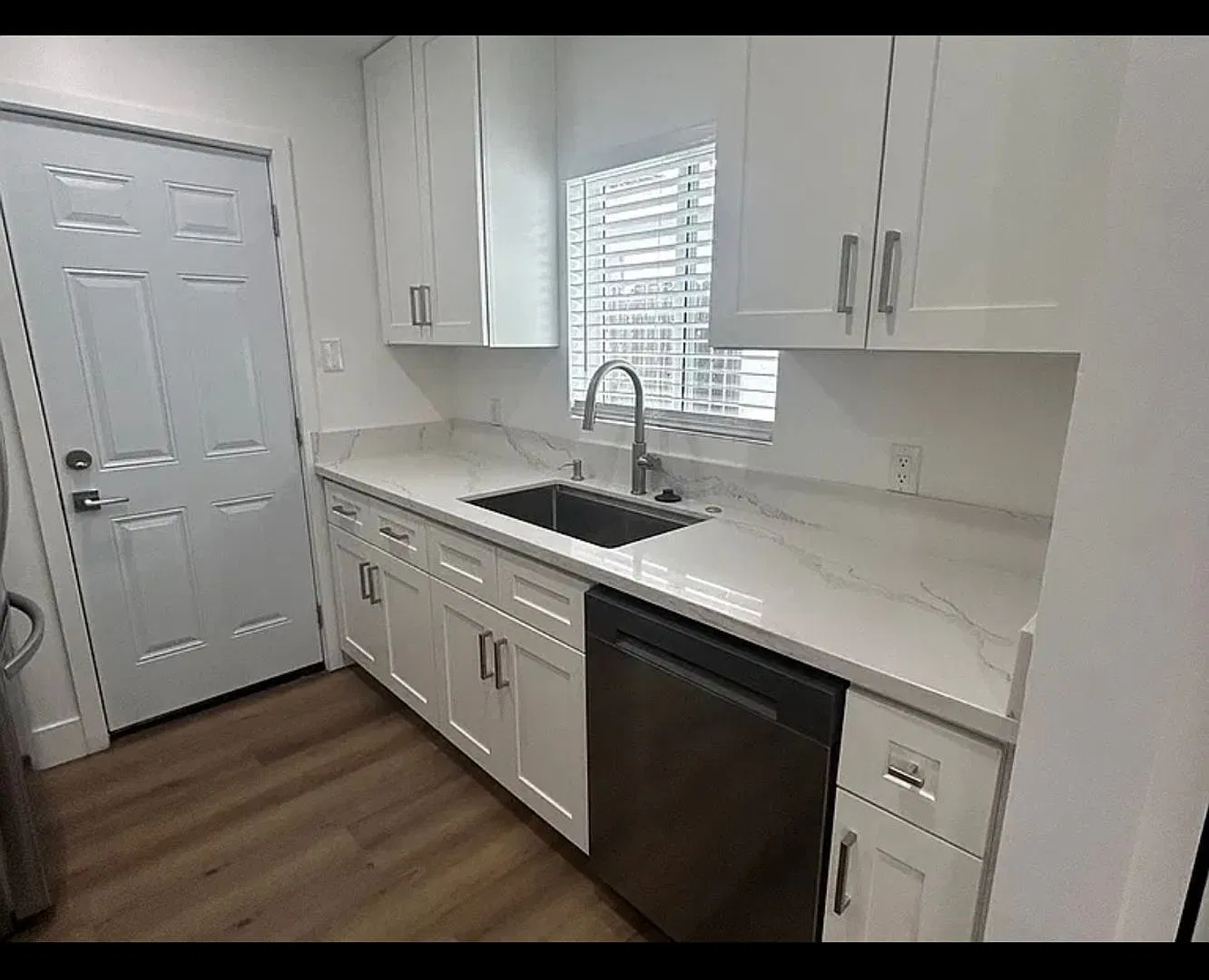 1022 Tait St — Photo 2