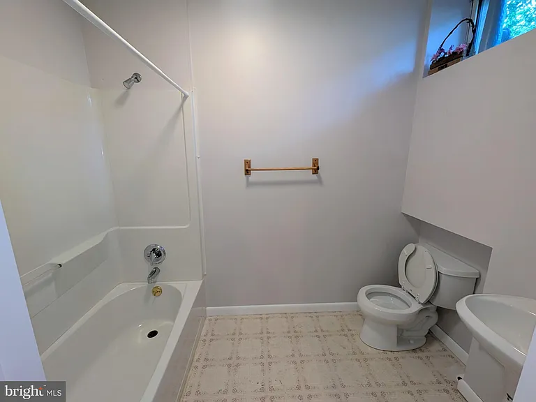 114 Lenape Dr — Photo 37