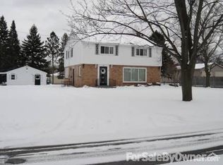 720 Willow Springs Dr, Owosso, MI 48867