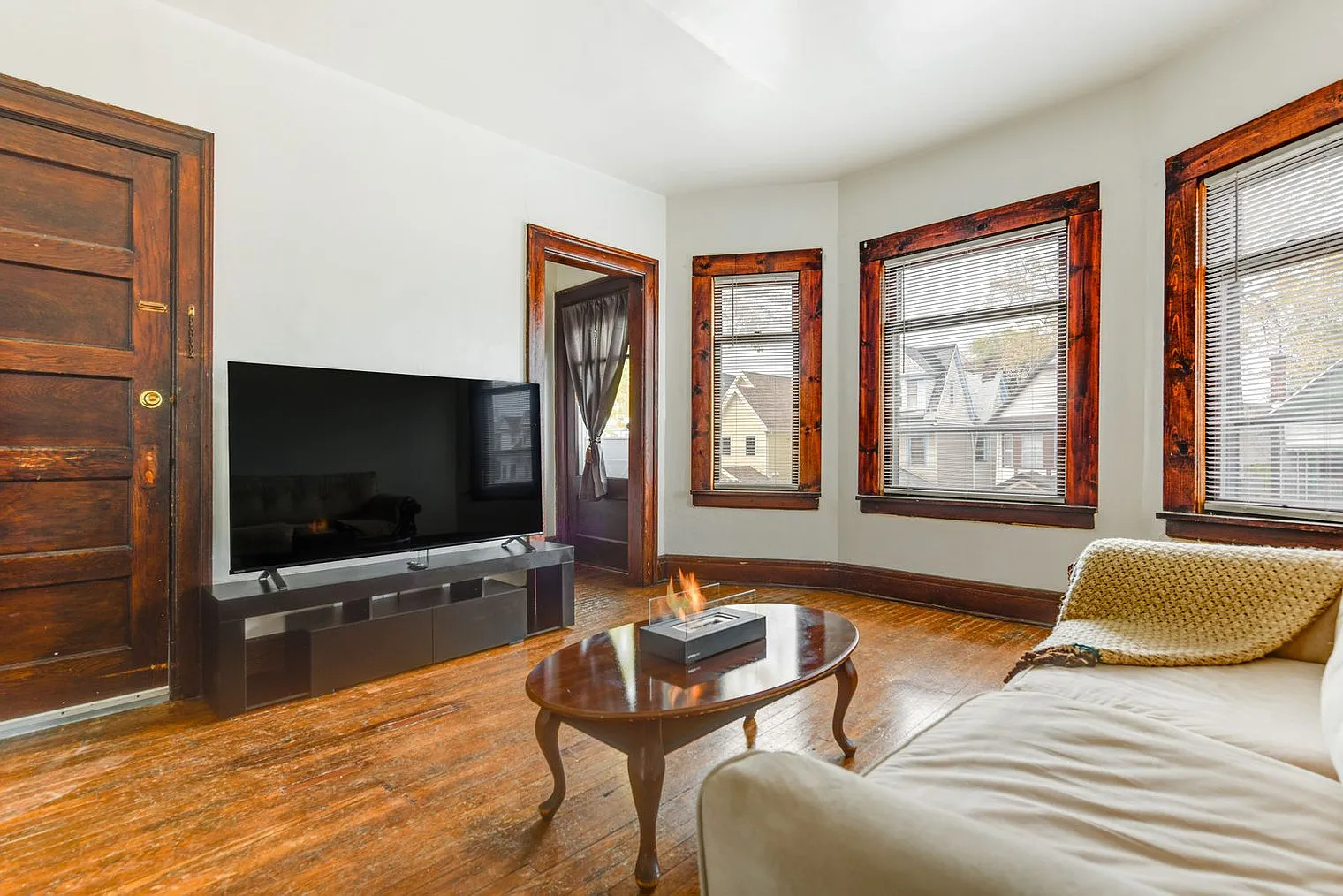 1 bed, 1.0 bath, 592 sqft, $5,547 — Photo 4